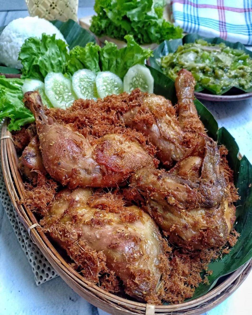 Ayam goreng (instagram.com/tsaniwismono)
