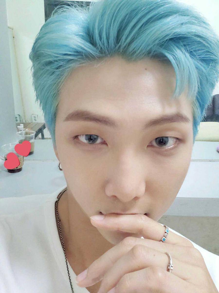 twitter.com/BTS_twt
