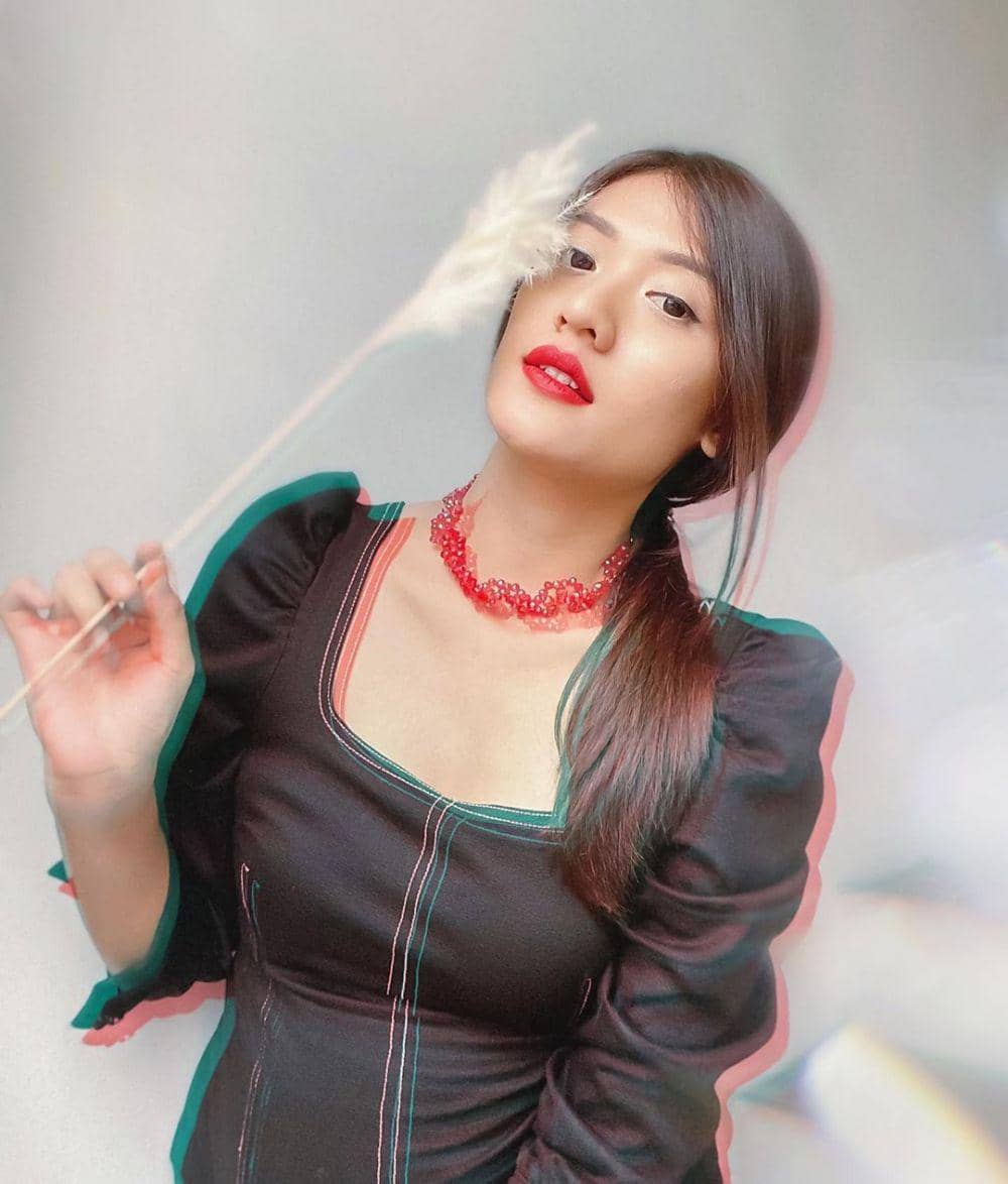 Instagram.com/anissaaziza