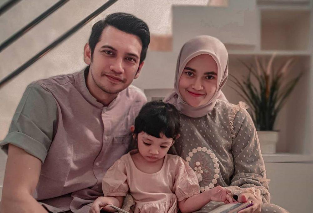 Perankan Suami Selingkuh, Ini 10 Potret Harmonis Teuku Mirza dan Istri