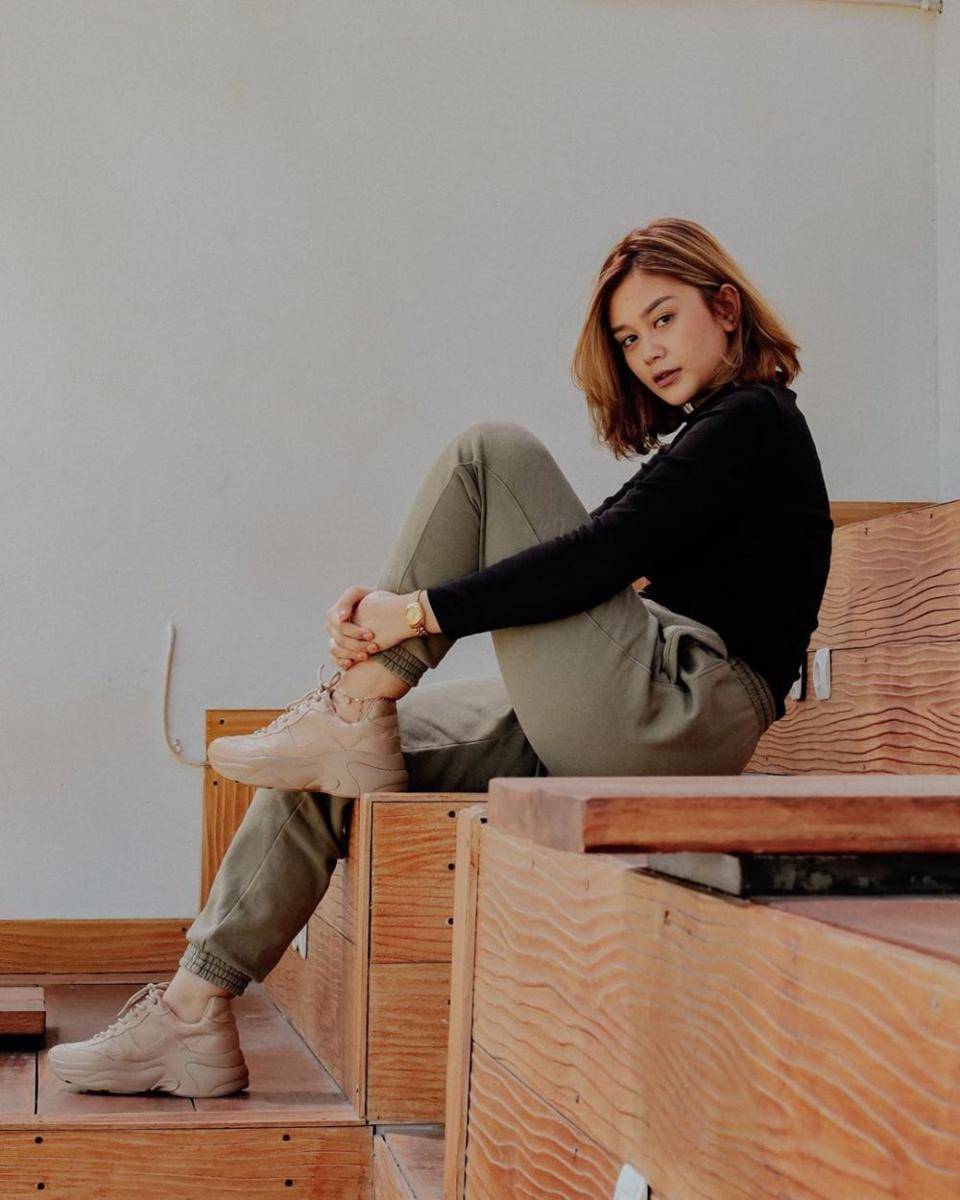 instagram.com/adella_wulandari