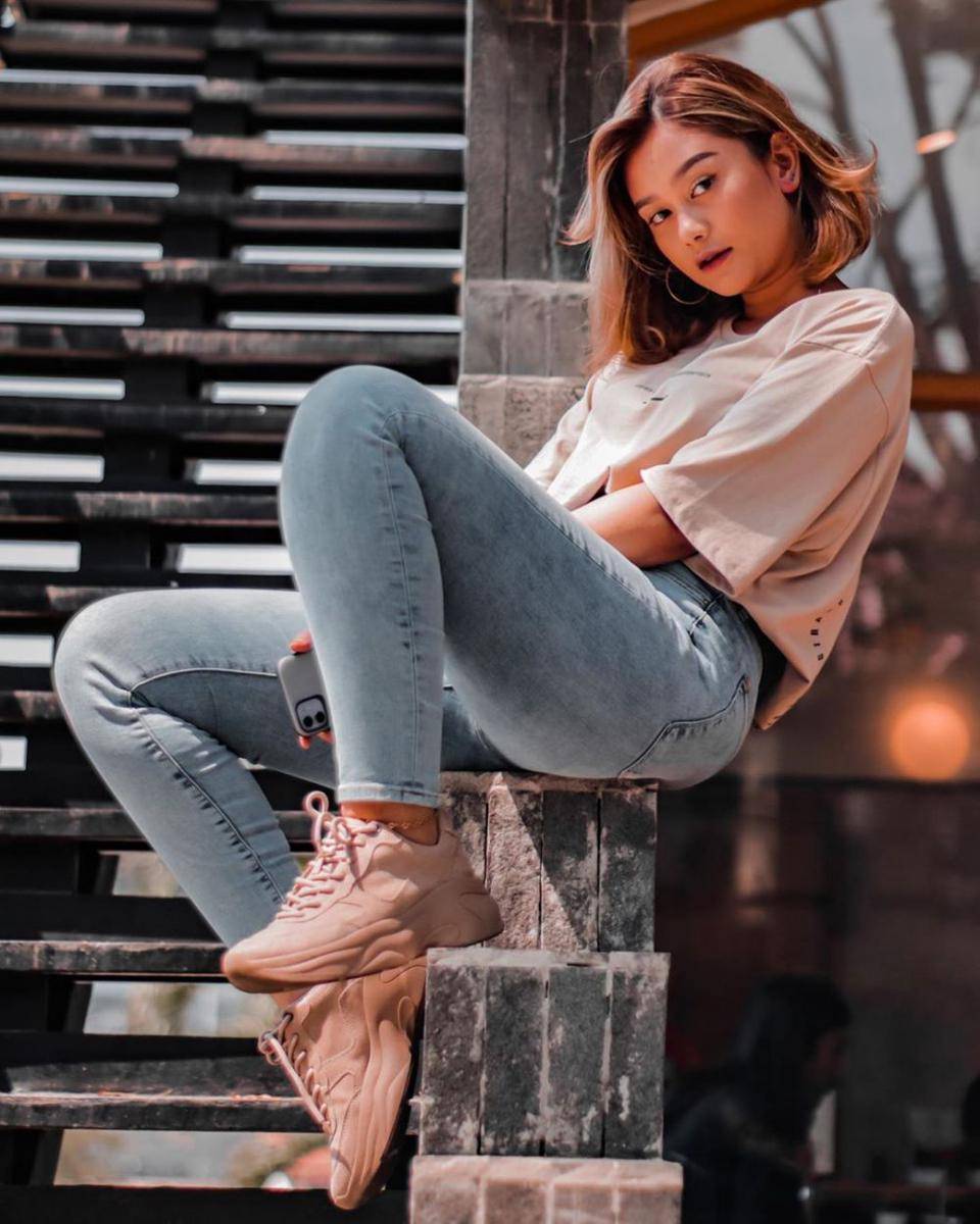 instagram.com/adella_wulandari