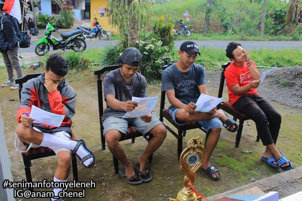 Lomba unik yaitu lomba menatap foto mantan yang diadakan untuk merayakan Hari Kemerdekaan RI. Instagram.com/anam_chenel