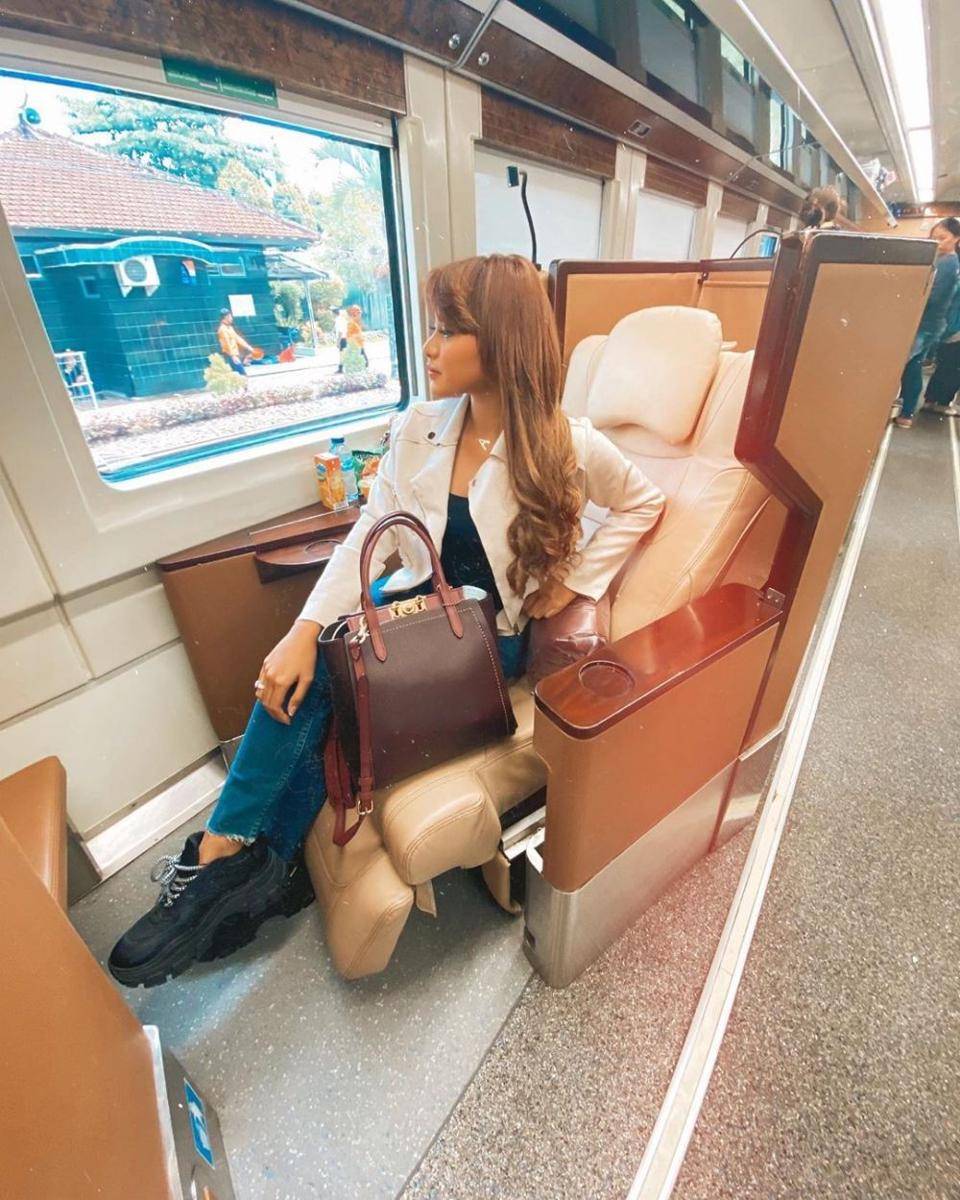 instagram.com/aurelie.hermansyah