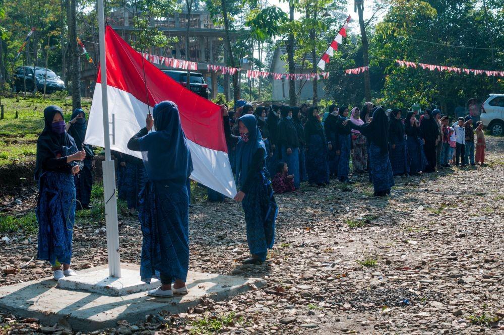 Ini Tiga Remaja Suku Baduy Muslim yang Kibarkan Merah Putih