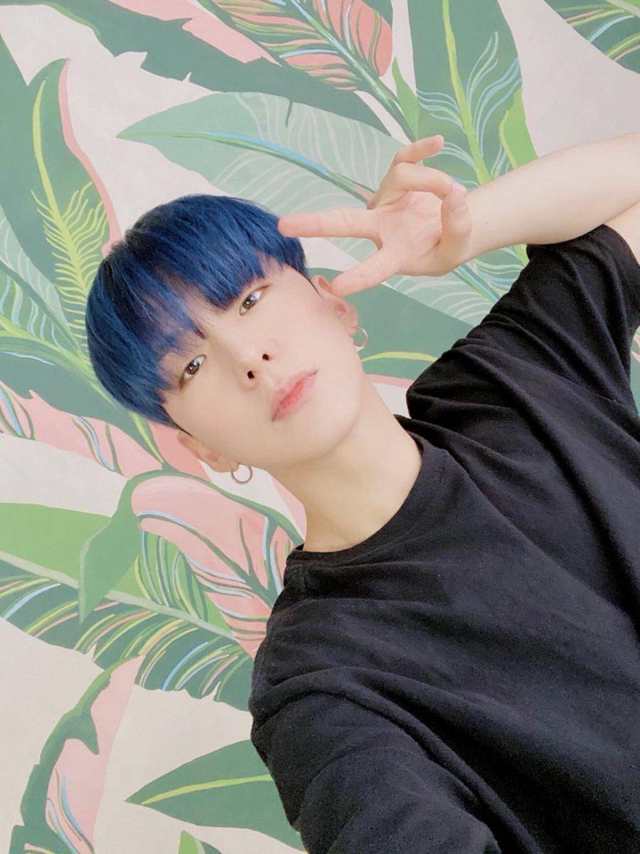 twitter.com/OfficialMonstaX