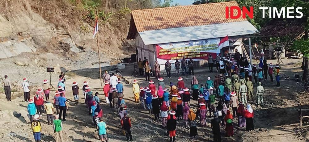 Upacara bendera HUT Kemerdekaan RI Ke 75 di TPST Piyungan Bantul. IDN Times/Daruwaskita