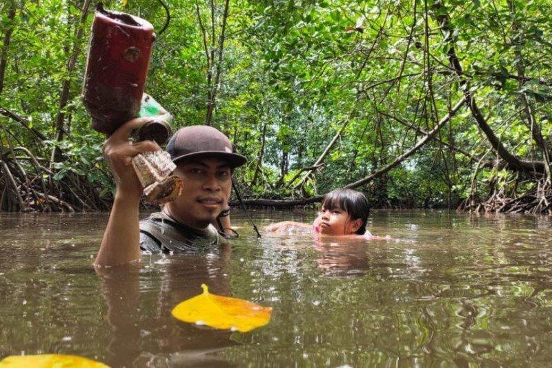 Kisah dari Timur Indonesia, Rayakan HUT ke-75 RI di Hutan Bakau