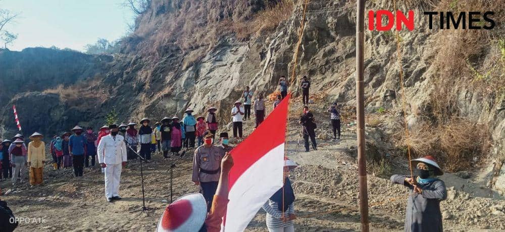 Upacara bendera HUT Kemerdekaan RI Ke 75 di TPST Piyungan Bantul. IDN Times/Daruwaskita