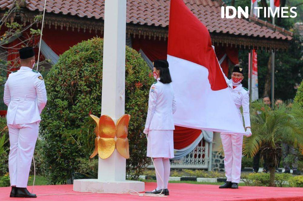 Situasi upacara bendera HUT RI ke-75 di Palembang (IDN Times/Feny Maulia Agustin)
