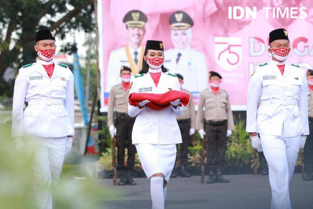 Situasi upacara bendera HUT RI ke-75 di Palembang (IDN Times/Feny Maulia Agustin)