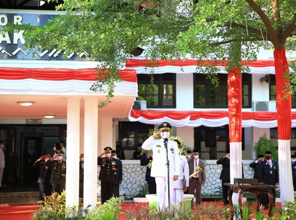 Pj Wali Kota Makassar Rudy Djamaluddin saat menjadi inspektur upacara di Lapangan Kantor Wali Kota, Senin (17/8/2020). Humas Pemkot Makassar