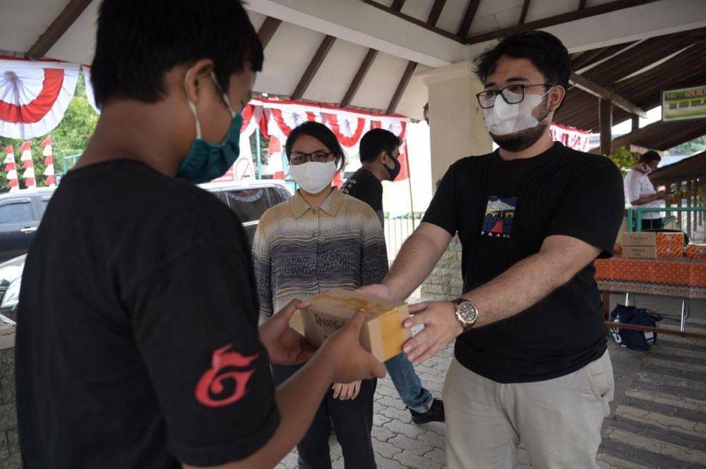 Aksi Wartawan Lintas Media berbagi berdonasi Handphone untuk Pembelajaran Jarak Jauh (Dok. Wartawan Lintas Media)