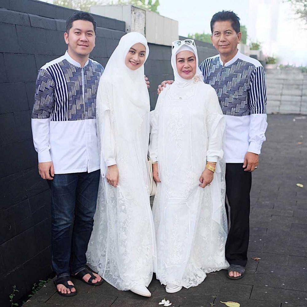 Instagram.com/ayupratiwi