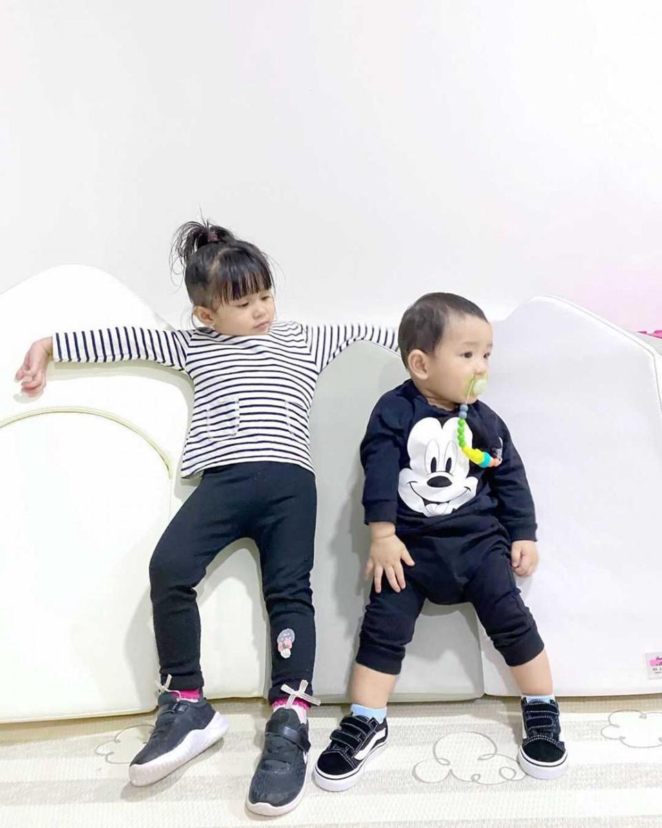 Akur dan Saling Menyayangi, 10 Potret Kebersamaan Kedua Anak Ryana Dea