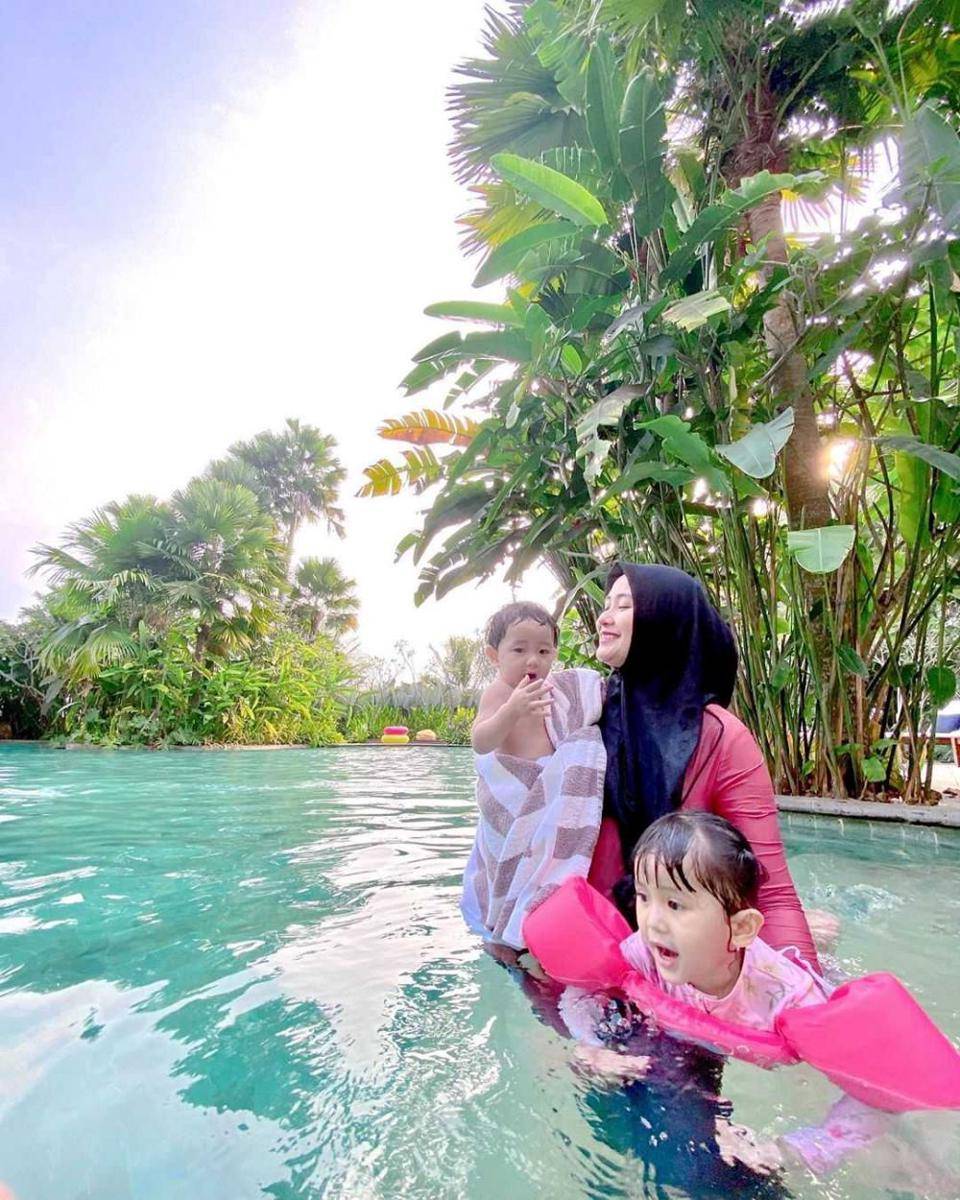 Instagram.com/ryana_dea