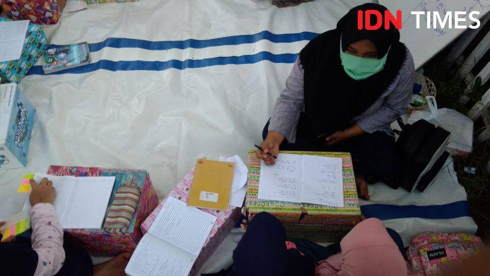 Suasana belajar di Rumah Edukasi Kaki Langit di Kota Banda Aceh (IDN Times/Saifullah)