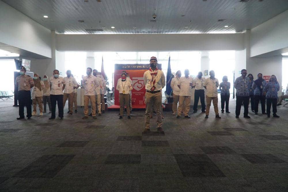 Para petugas Bandara Ahmad Yani Semarang saat upacara hari kemerdekaan ke-75. Dok humas Bandara Ahmad Yani Semarang