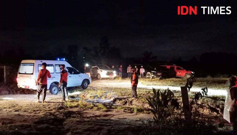 Mobil jenazah RSUD PPU di pemakaman terpadu Nenang, Penajam Paser Utara (IDN Times/Ervan Masbanjar)