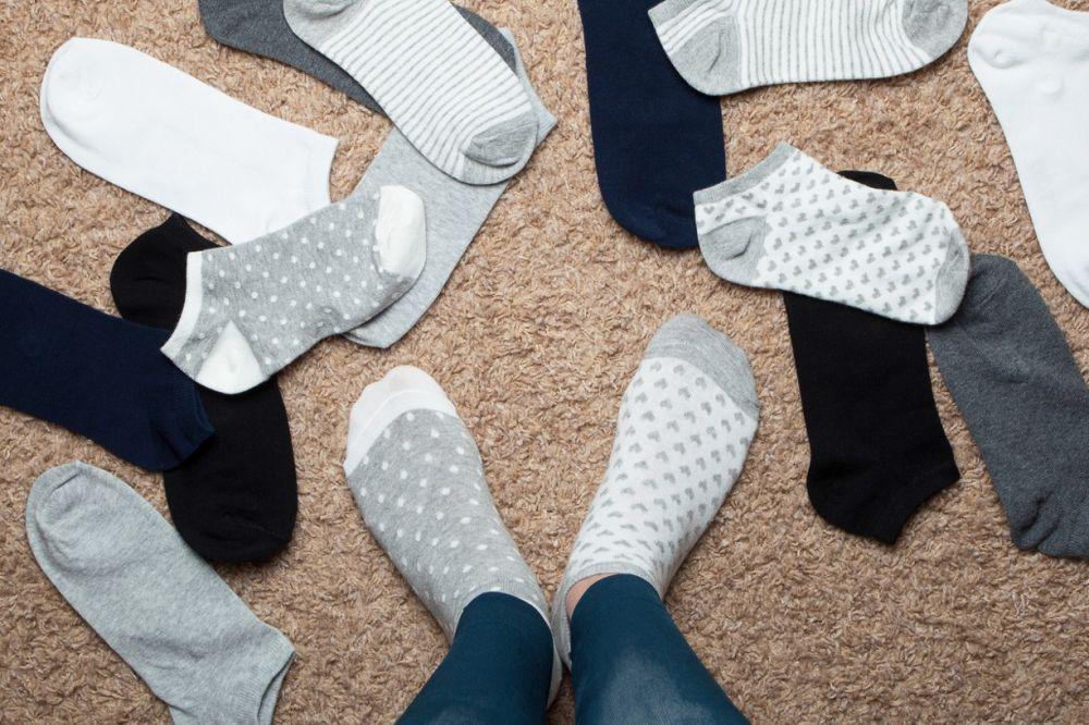 5 Cara Mudah Mencuci Kaus Kaki Secara Manual, Gak Susah Kok!