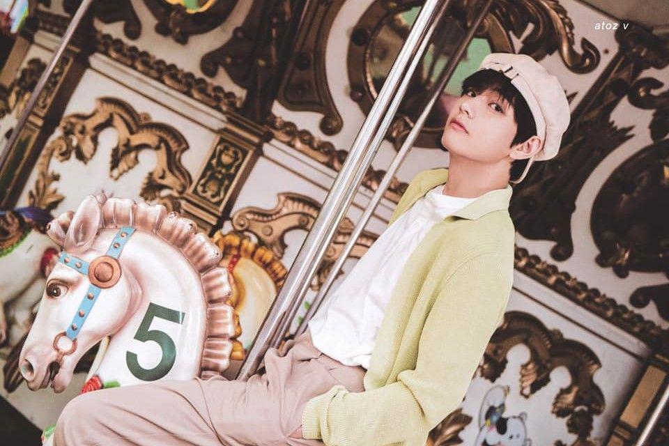 Bikin Gemes! 8 Potret V BTS dengan Topi Beretnya