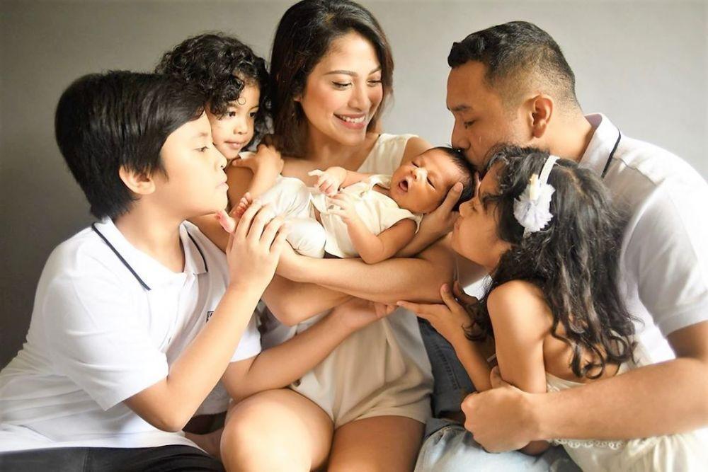 Heboh Baliho Nyapres, 10 Momen Giring Ganesha saat Jadi Bapak di Rumah
