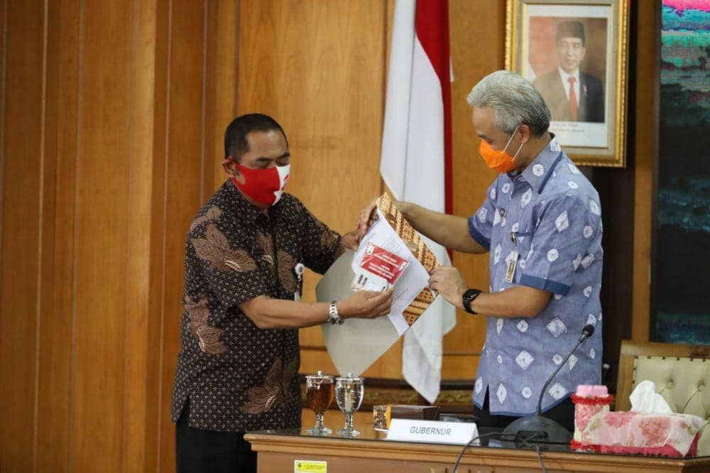 FX Hadi Rudyatmo saat menemui Gubernur Jateng Ganjar Pranowo di kantor Gubernuran. Dok Humas Pemprov Jateng