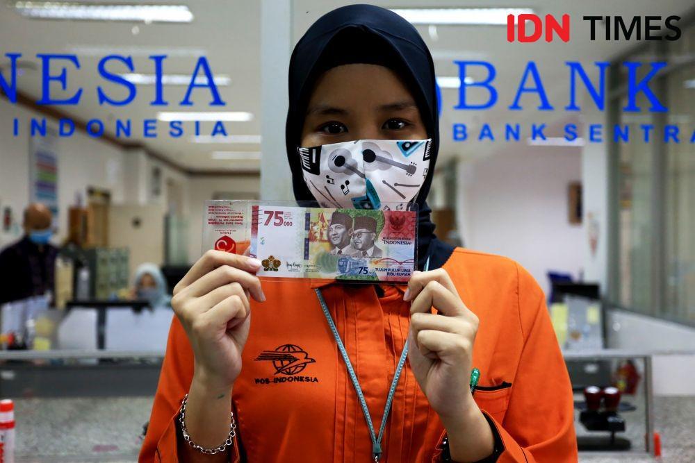 Warga Padang Padati Kantor BI Sumbar Demi Dapatkan Uang Baru