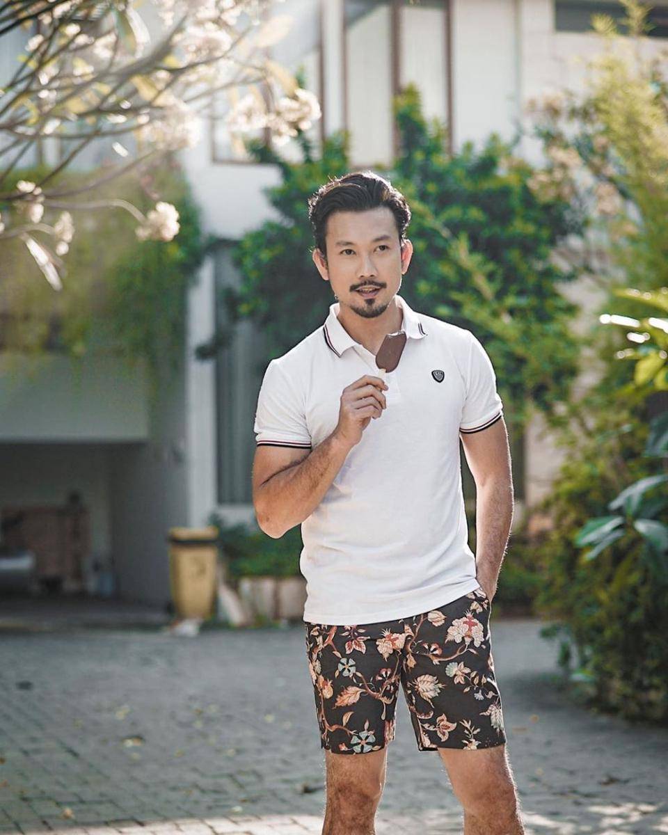 https://www.instagram.com/sumargodenny/?hl=id