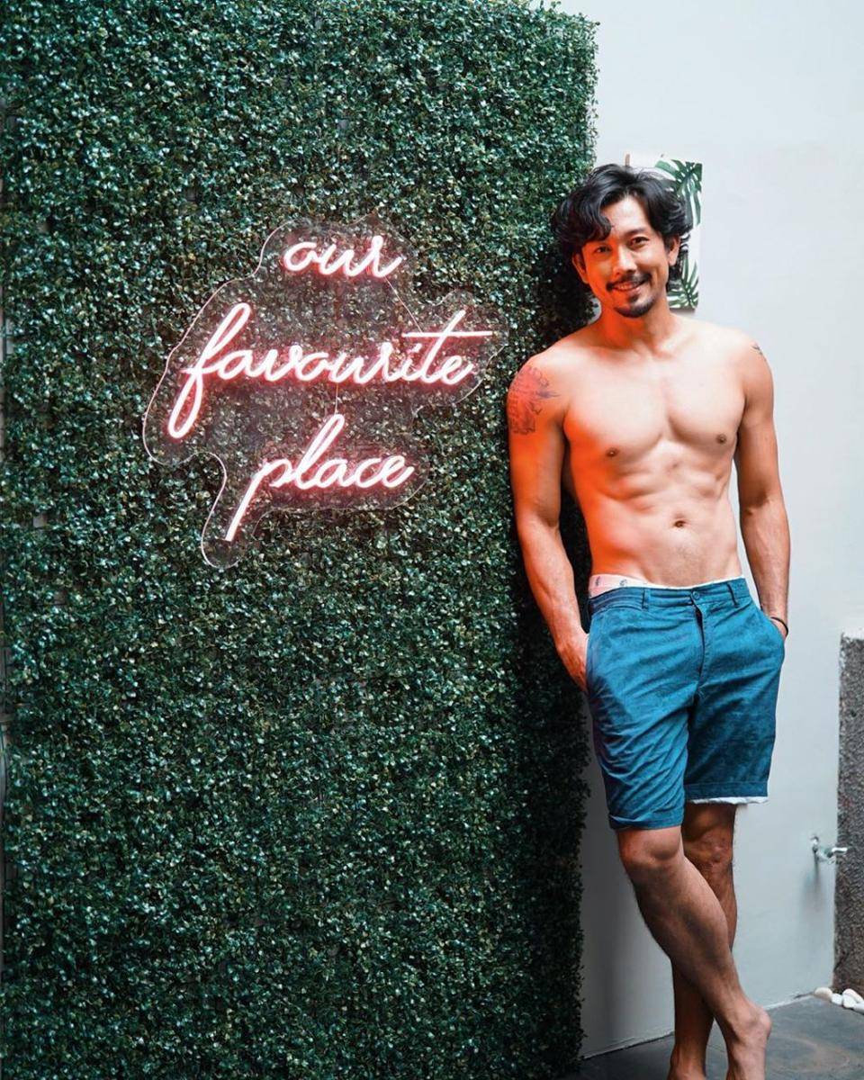 https://www.instagram.com/sumargodenny/?hl=id
