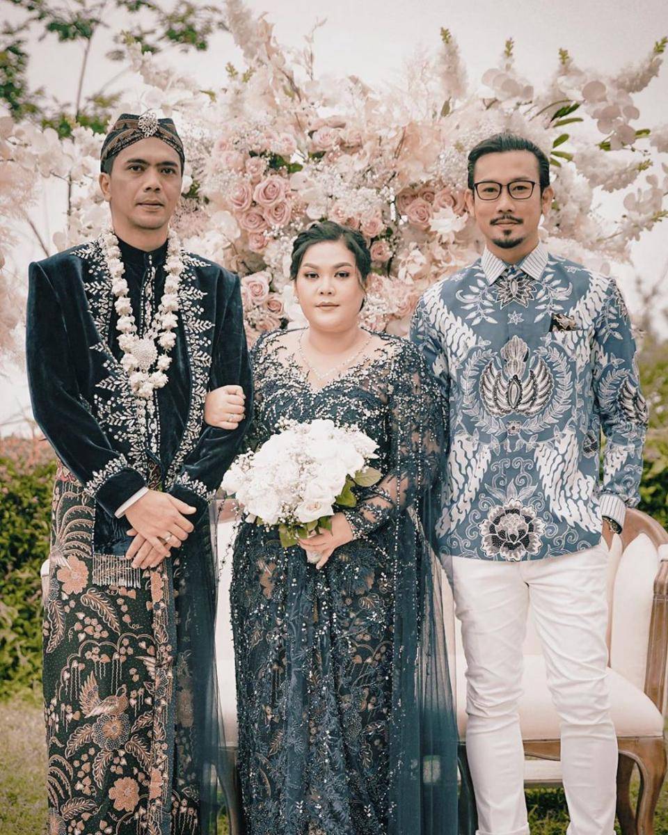 https://www.instagram.com/sumargodenny/?hl=id