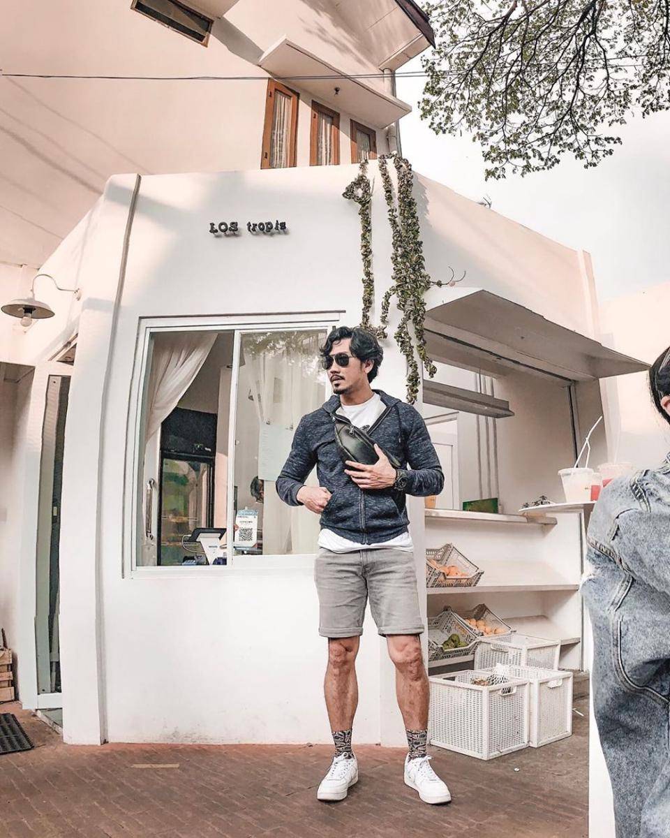 https://www.instagram.com/sumargodenny/?hl=id