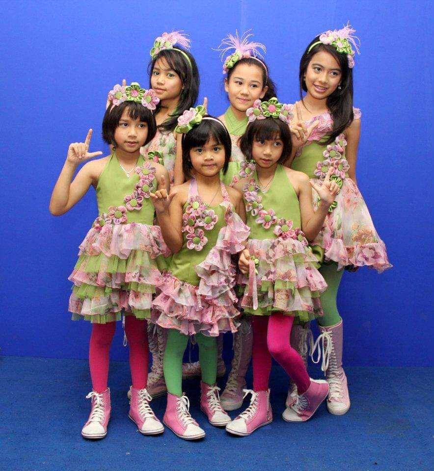 facebook.com/Lollipop GirlBand