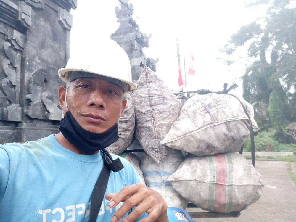 Kisah I Nyoman Relana, Pemulung Bergelar S2 di Tabanan Bali