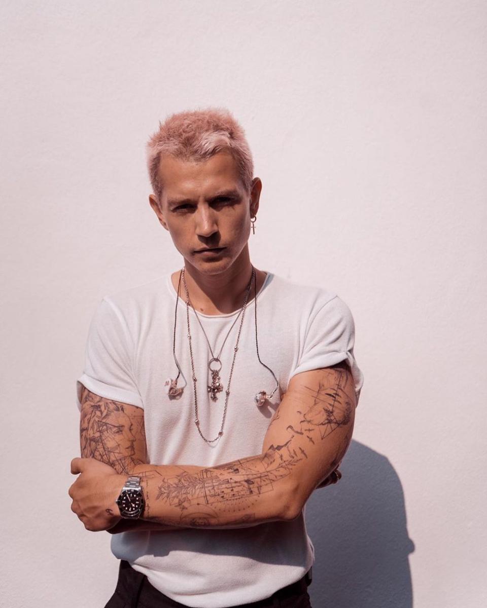 10 Potret James McVey, Gitaris The Vamps dan Mantannya Sophie Turner