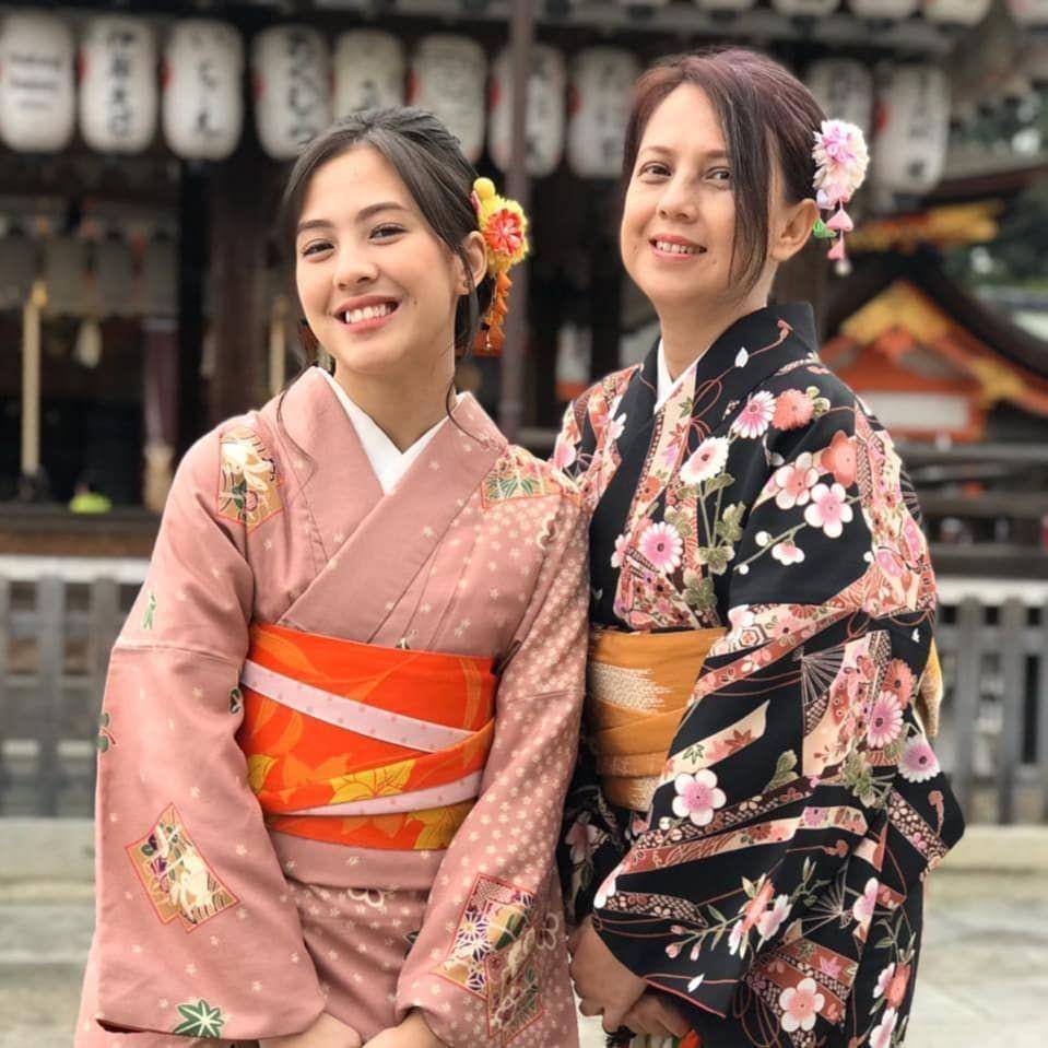 Adhisty Zara dan ibunya (instagram.com/mrssaladin)