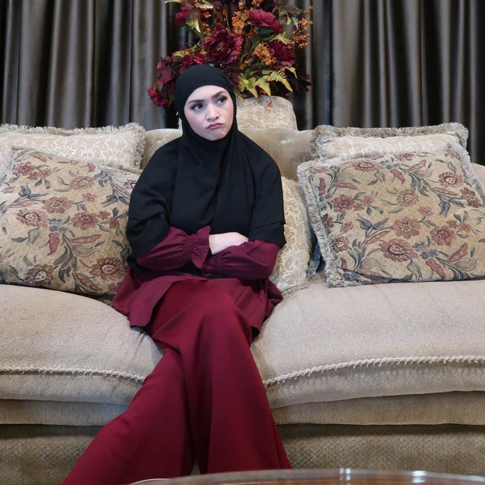 Mama Muda Hits, 10 Potret Menawan Donita yang Sukses Curi Perhatian