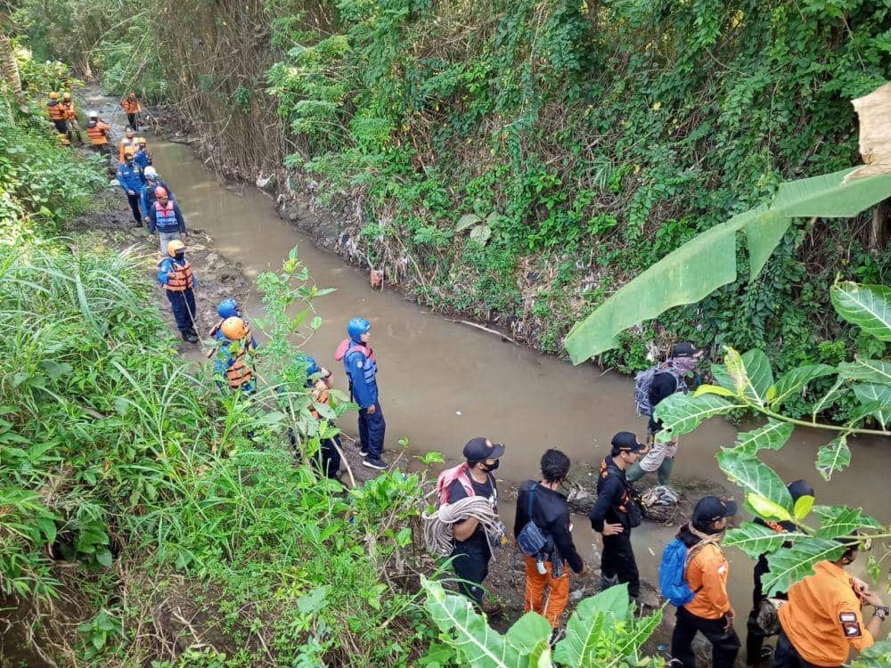 Ratusan orang mencari korban hilang di Sungai Grogolyudan Magelang. Dok Humas Basarnas Semarang