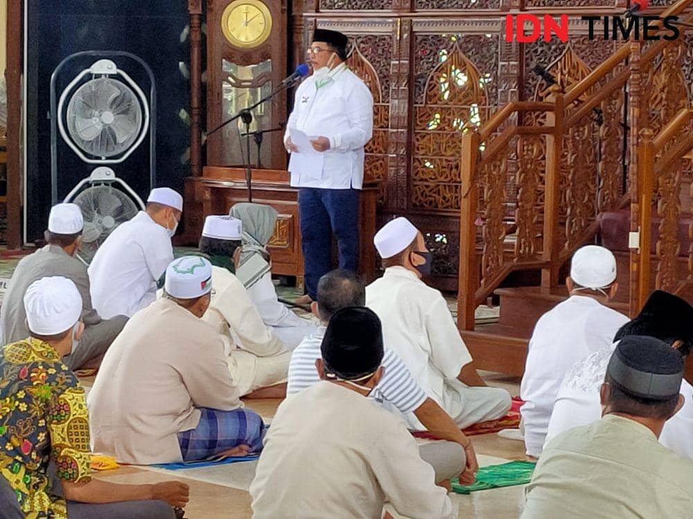 Wali Kota Balikpapan Rizal Effendi salat Jumat di Masjid Attaqwa, Jumat (21/8/2020). IDN Times/Hilmansyah
