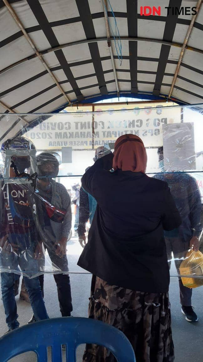 Mahasiswa relawan COVID-19 di Penajam Paser Utara, Kalimantan Timur, Jumat (21/8/2020). IDN Times/Ervan Masbanjar