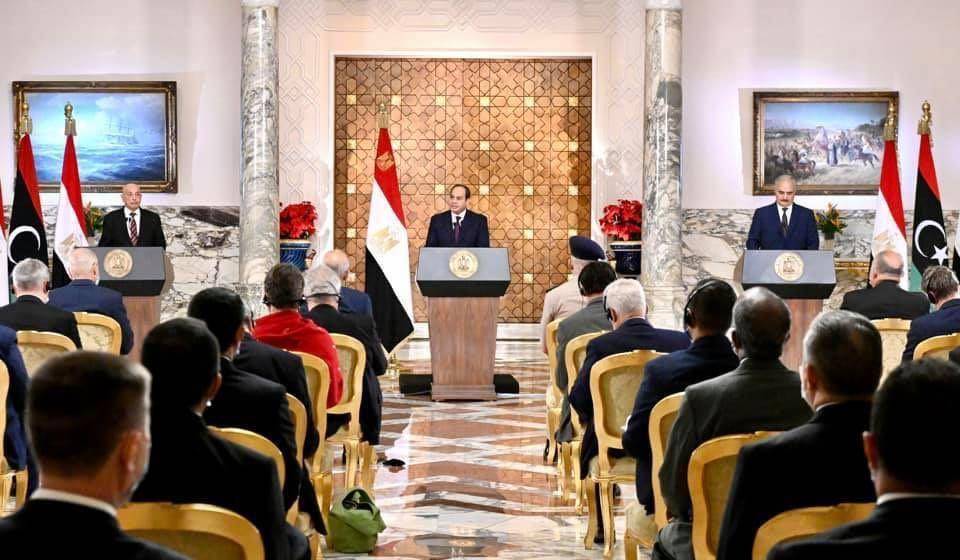 Presiden Mesir, Abdel Fattah al-Sisi, menyambut kedatangan Juru Bicara Pemerintahan Tobruk, Aqila Saleh, dan Pemimpin Tentara Nasional Libya, Khalifa Haftar. twitter.com/AlsisiOfficial