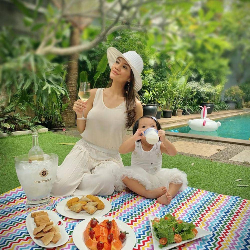 instagram.com/farahquinnofficial