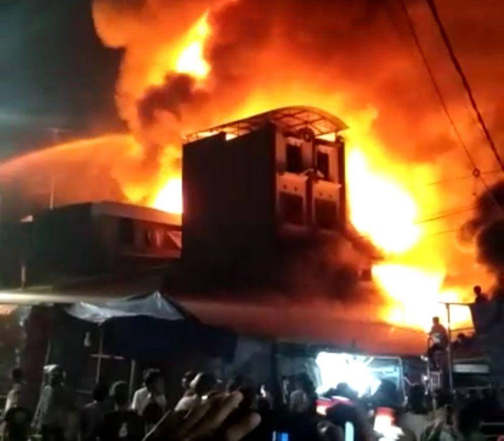 Kebakaran di Pasar Senggol Makassar/Damkar Makassar