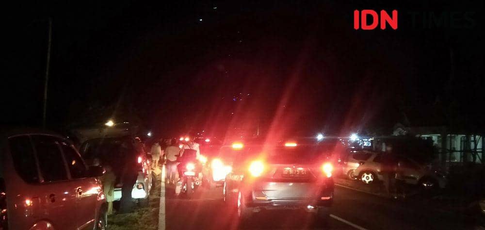 Acara Menerbangkan Layang-Layang Bikin Macet JJLS Pantai Samas
