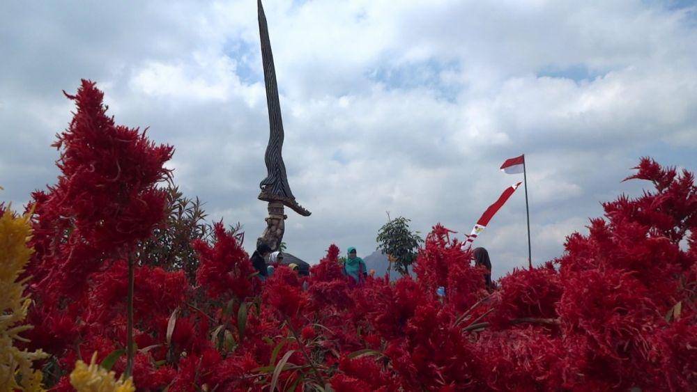 Monumen keris jangkung mangkurat di Nakula Park, IDN Times / Bramanta Pamungkas