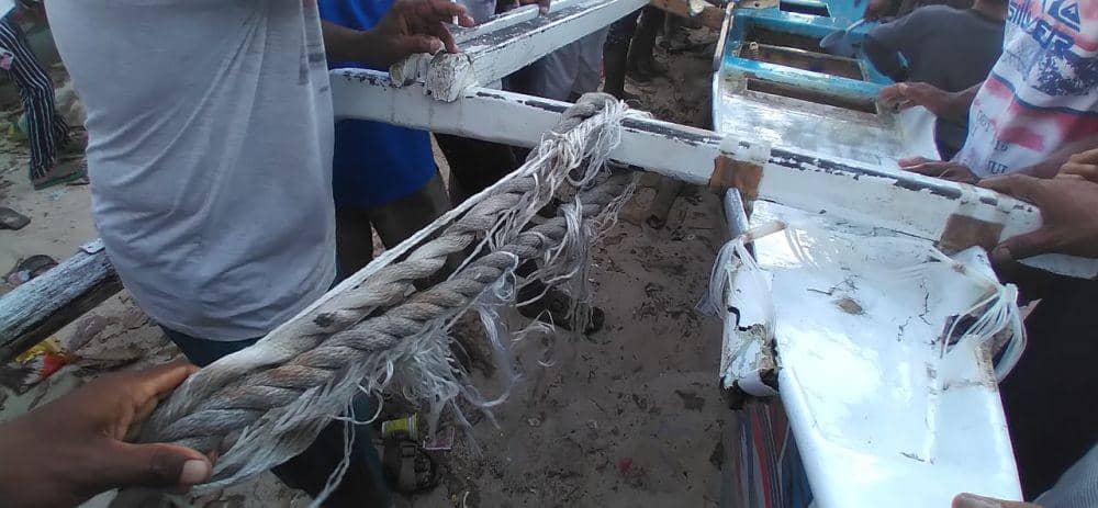 Kondisi kapal nelayan Pulau Kodingareng Makassar yang telah rusak usai ditenggelamkan Polairud Polda Sulsel di perairan Makassar, Minggu (23/8/2020). Dok. ASP