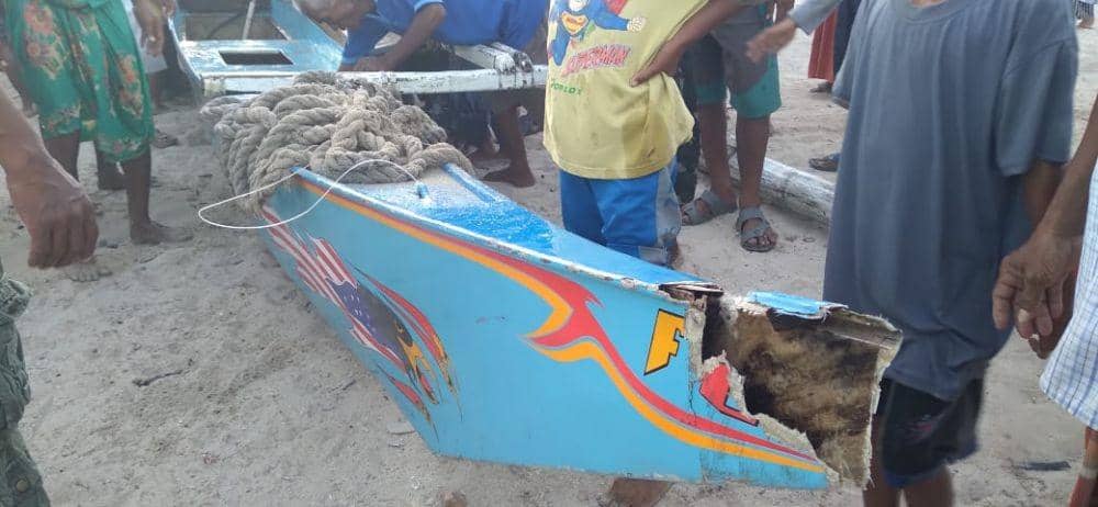 Kondisi kapal nelayan Pulau Kodingareng Makassar yang telah rusak usai ditenggelamkan Polairud Polda Sulsel di perairan Makassar, Minggu (23/8/2020). Dok. ASP
