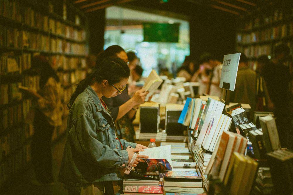 5 Alasan Mengapa Kamu Sebaiknya Hindari Beli Buku Bajakan, Bikin Rugi!