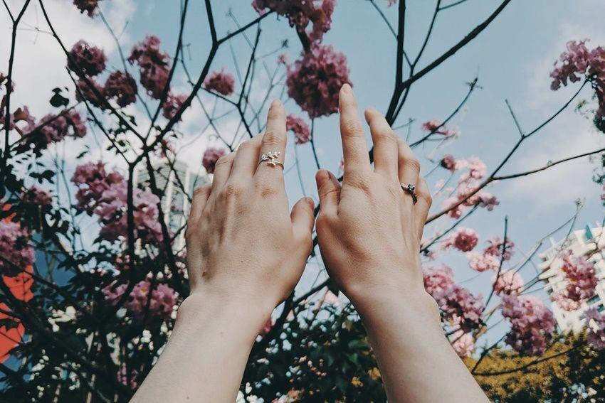 [QUIZ] Kami Tahu Simbol Penyembuhanmu dari Letak Cincin yang Kamu Pakai