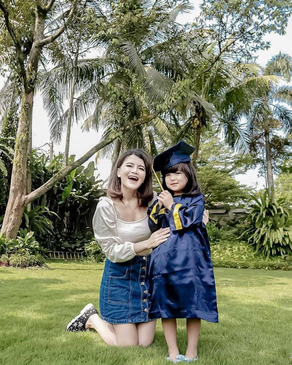 instagram.com/taniaputri1707